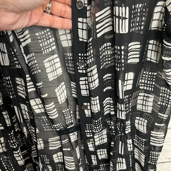 The limited  black sheer blouse top short sleeve size small - Picture 3 of 9